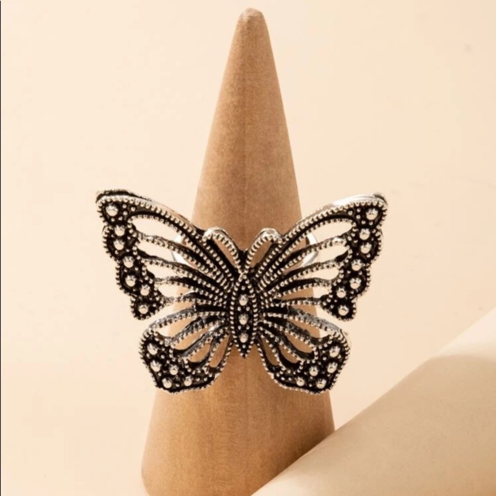 ๐ฆ Butterfly Ring ๐ฆ - Picture 4 of 5